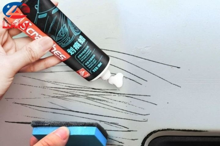 Sử dụng bộ dụng cụ cơ bản để xử lý vết xước nhỏ tại nhà