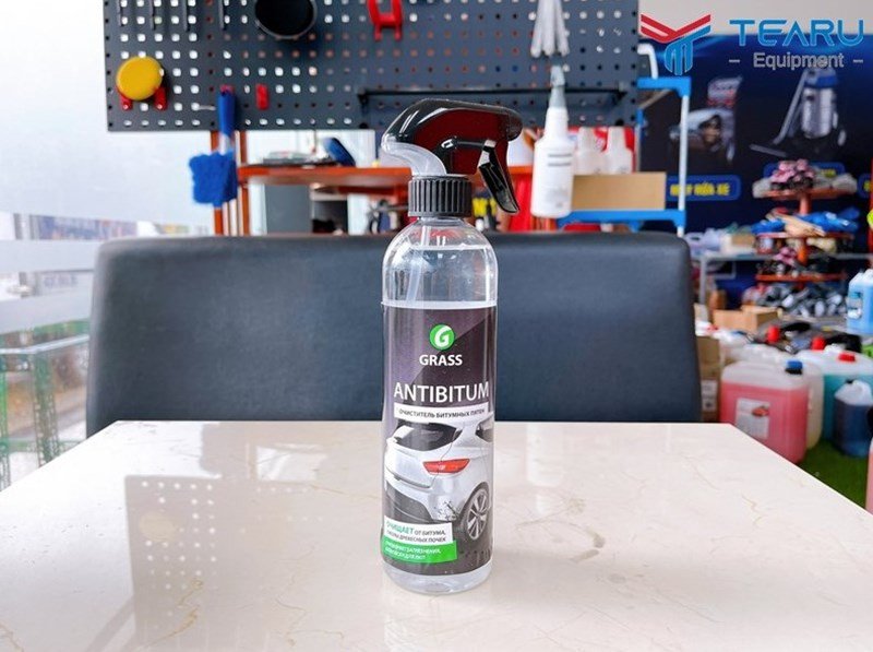 Sử dụng dung dịch tẩy nhựa đường chuyên dụng