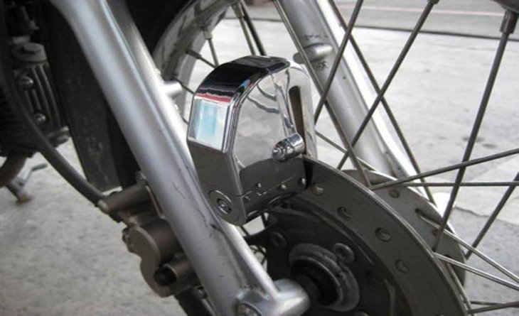 Sử dụng khóa đĩa để tăng cường độ an toàn cho xe máy