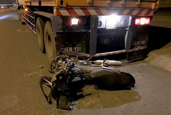 Tai nạn giữa xe máy và ô tô rất phổ biến, các phương tiện cần hiểu rõ luật giao thông để bảo vệ quyền lợi