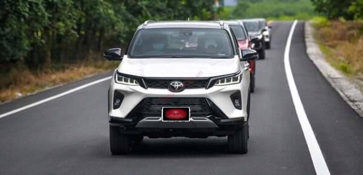 Tài xế chuyên nghiệp sẵn sàng phục vụ khách thuê xe 7 chỗ tại Huế