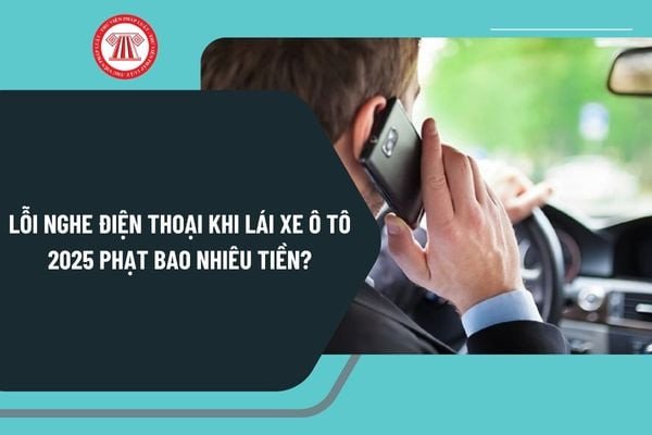 Tài xế sử dụng điện thoại di động trong khi điều khiển ô tô gây mất tập trung