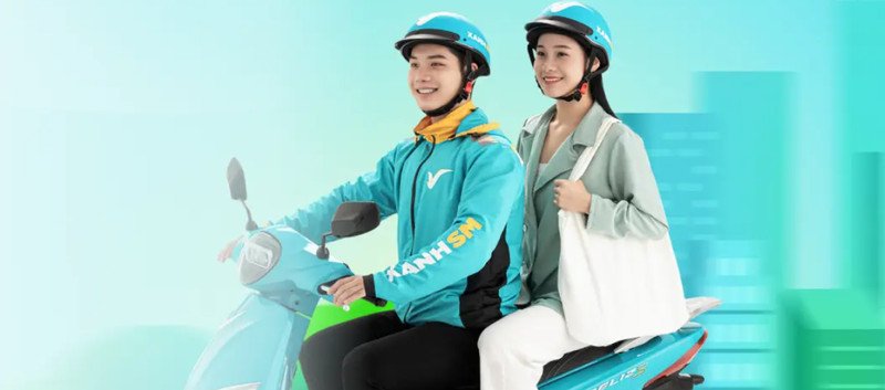 Tài xế Xanh SM kiểm tra giấy tờ trước khi đi làm