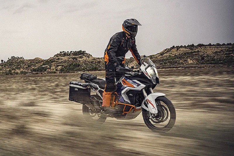 Tập thể dục nhẹ nhàng tại chỗ giúp giảm mỏi cơ trong chuyến đi