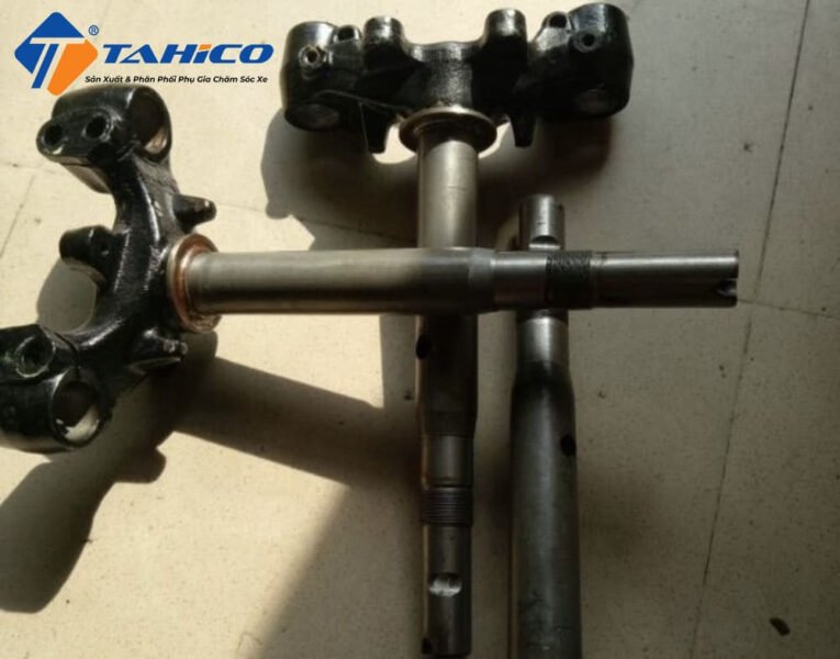 Tay lái xe máy bị lệch hướng