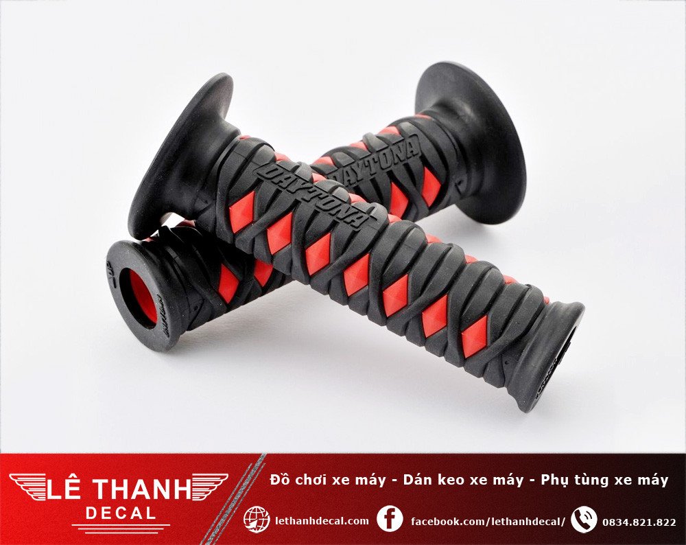 Tay nắm Daytona với thiết kế tối giản và logo thương hiệu