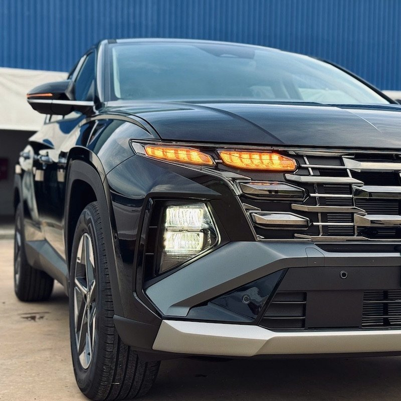 Thân xe Hyundai Tucson với các đường nét dập nổi mạnh mẽ