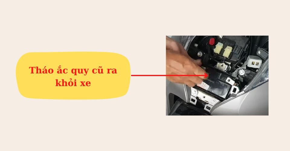 Tháo ắc quy ra khỏi xe