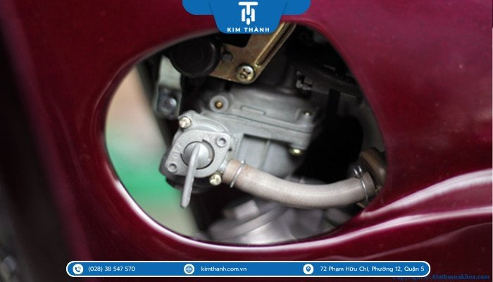 Thao tác mở khóa xăng xe máy an toàn