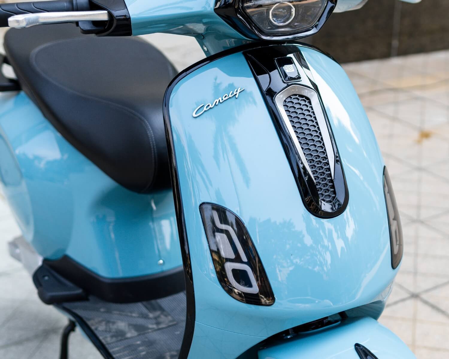 Thiết kế đèn xi-nhan cách điệu trên xe Canely S