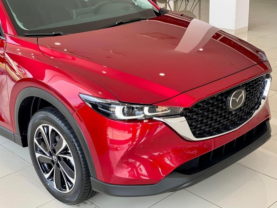 Thiết kế lưới tản nhiệt và đèn pha của Mazda CX-5