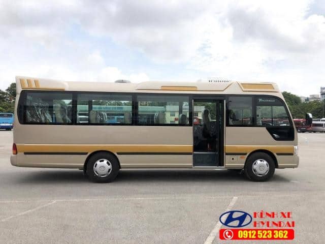 Thiết kế nóc cao và mào trước hiện đại của Hyundai County Limousine