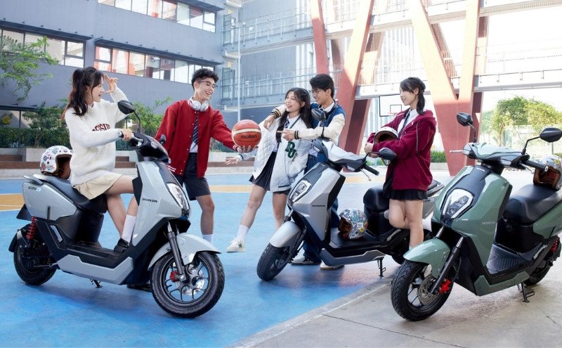 Thiết kế tổng thể xe máy điện Honda ICON e với các đường nét hiện đại