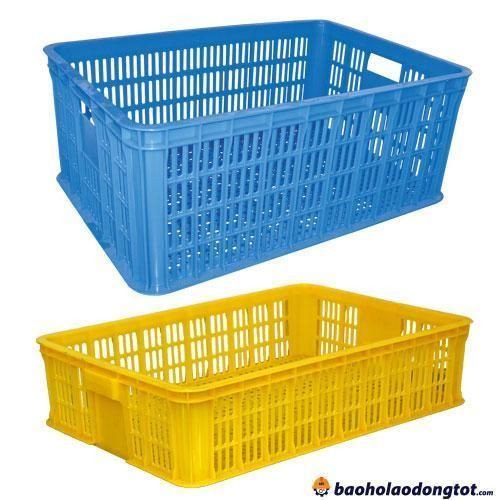 Thùng nhựa đúc khuôn với các đường gân gia cố và thiết kế dạng lưới thoáng khí