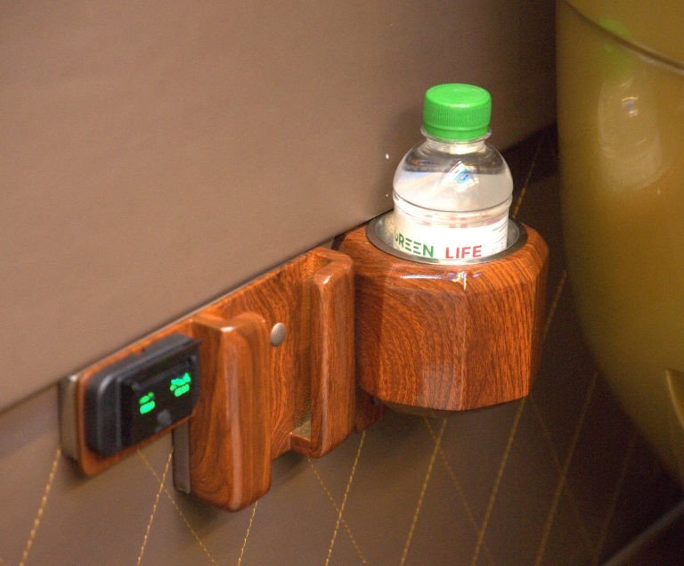 Tiện ích giải trí và sạc nhanh trên xe