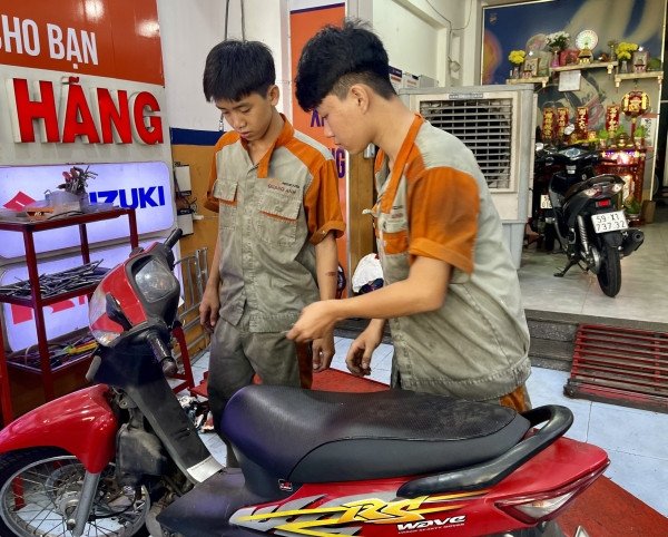 Tiếng ồn bất thường từ bình xăng