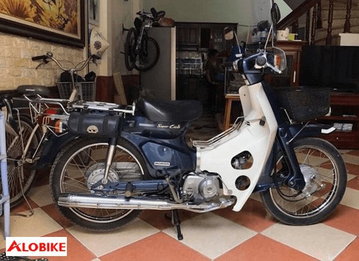 Tổng quan thiết kế nhỏ gọn và thanh lịch của Honda Super Cub 82, phù hợp di chuyển đô thị