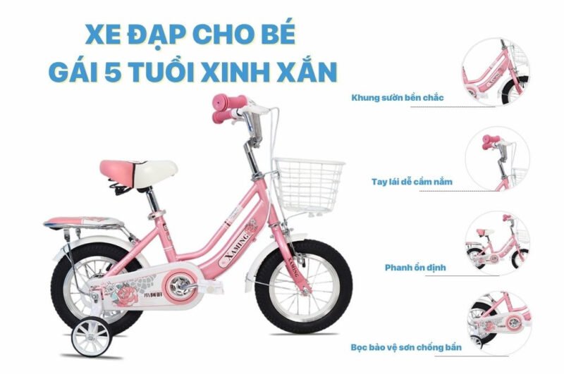 Trẻ em đang đạp xe trong công viên giúp phát triển thể chất