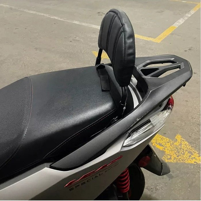 Tựa lưng người ngồi xe máy Lead cho bé