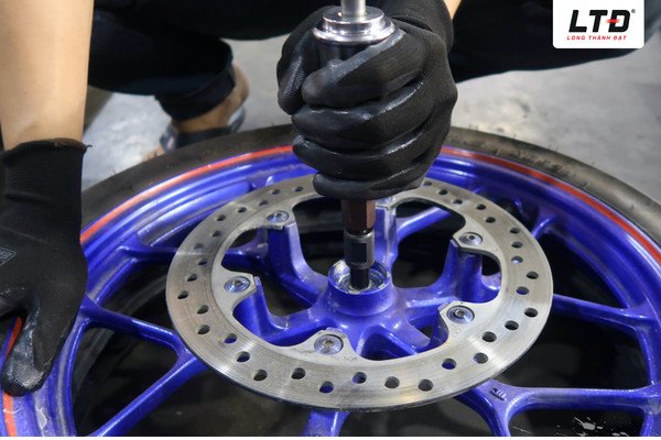 Vai trò của các vòng bi trong việc giảm ma sát trên trục bánh xe