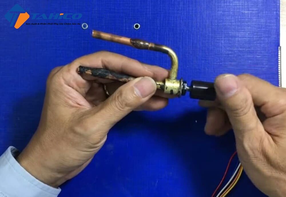 Van tiết lưu trong bộ chế hòa khí