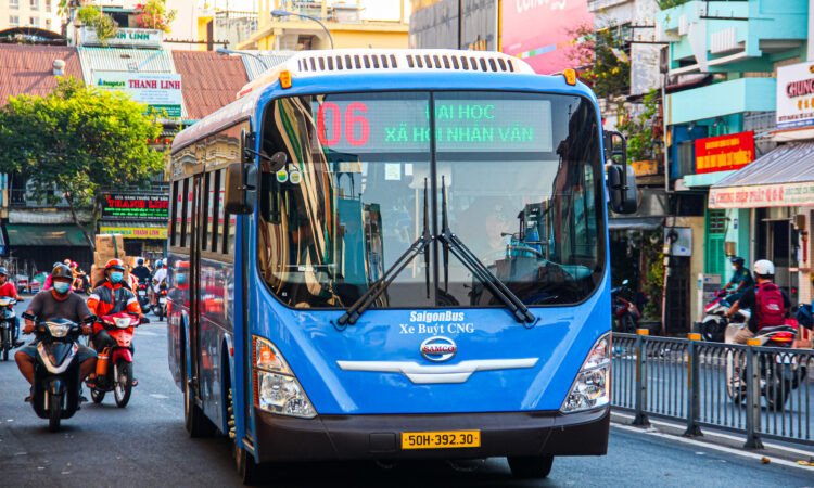 Vị trí trung tâm của các tuyến xe buýt kết nối với bến xe buýt Chợ Lớn