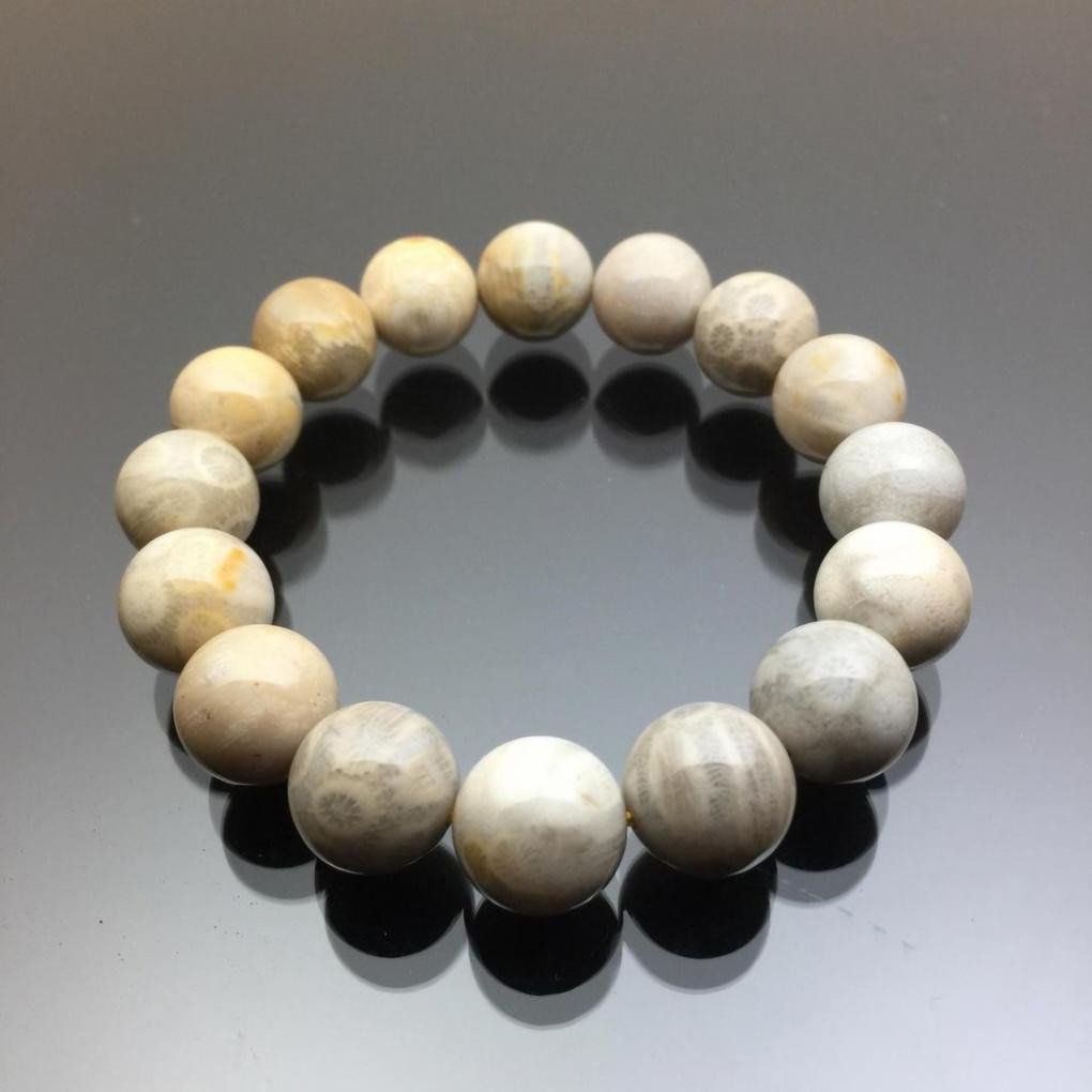 Vòng tay đá phong thủy phù hợp với nam giới 1967