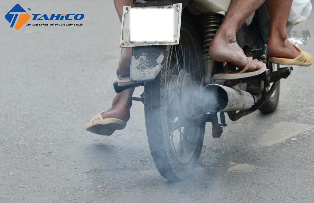 Xe có khói đen, mùi lạ