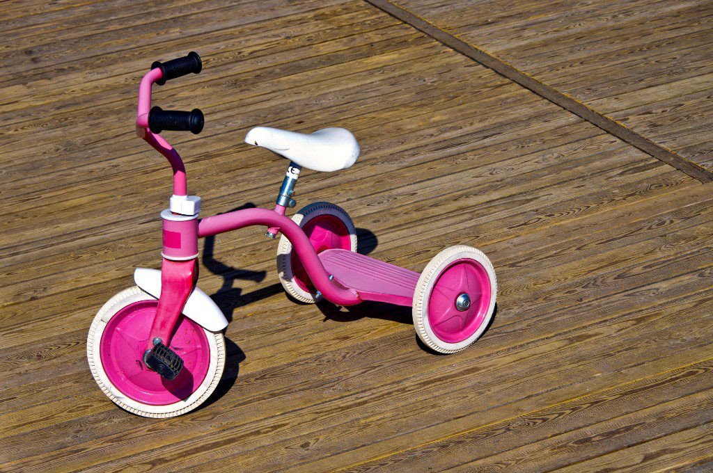 Xe đạp cho bé 4 tuổi có bánh phụ giúp giữ thăng bằng tốt