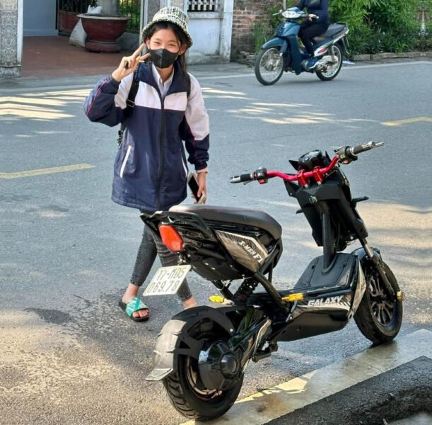 Xe đạp điện phù hợp cho học sinh lớp 6 di chuyển an toàn trên đường