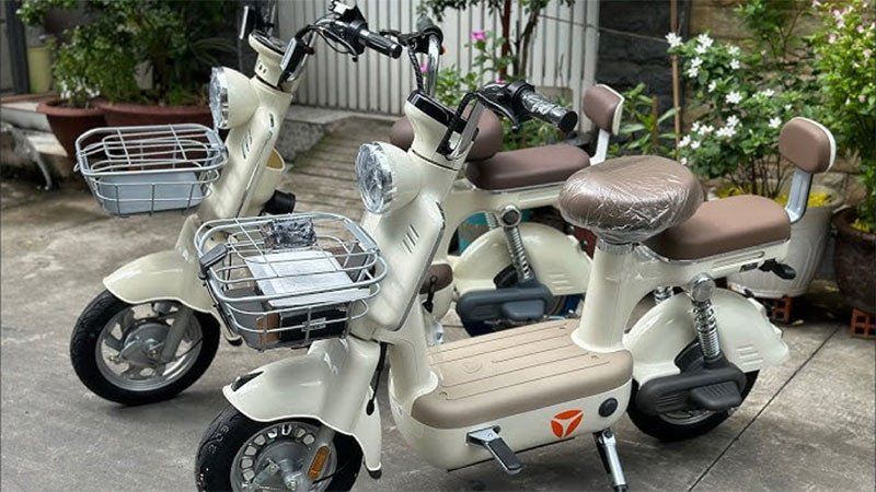 Xe đạp điện Yadea i8 với thiết kế khung chắc chắn và màn hình hiển thị thông tin rõ ràng