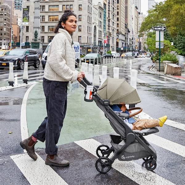 Xe đẩy ngồi em bé đa năng, tiện lợi cho việc di chuyển