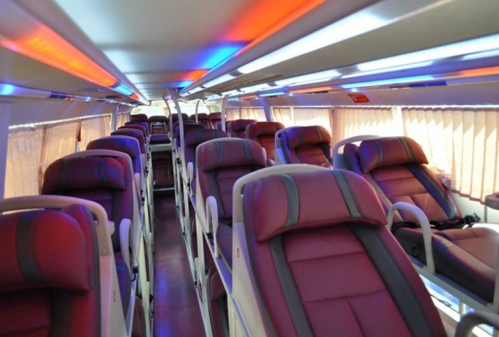 Xe giường nằm hiện đại phục vụ hành khách di chuyển đường dài