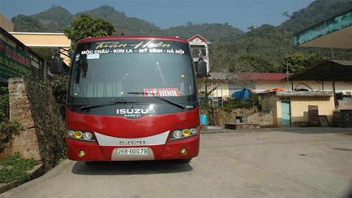 Xe khách ghế ngồi Tuấn Hiền trên đường di chuyển