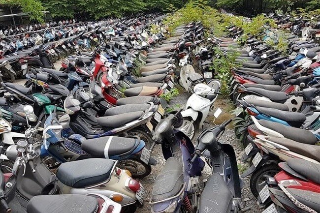 Xe máy để ngoài mưa có sao không: Ảnh hưởng và cách bảo vệ