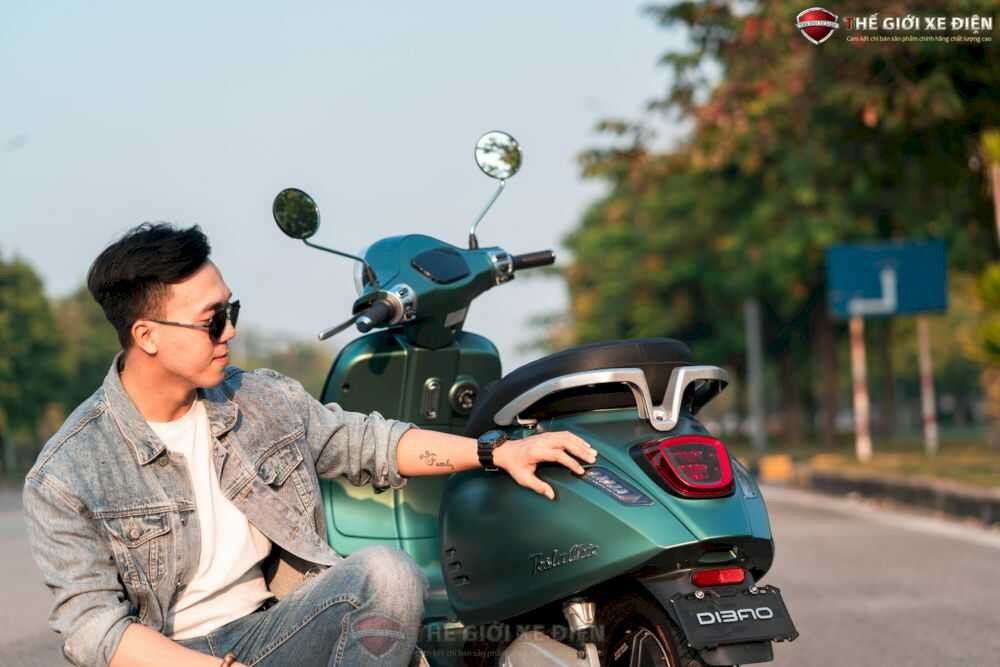 Xe máy điện Dibao Tesla Chic với thiết kế Vespa cổ điển hiện đại