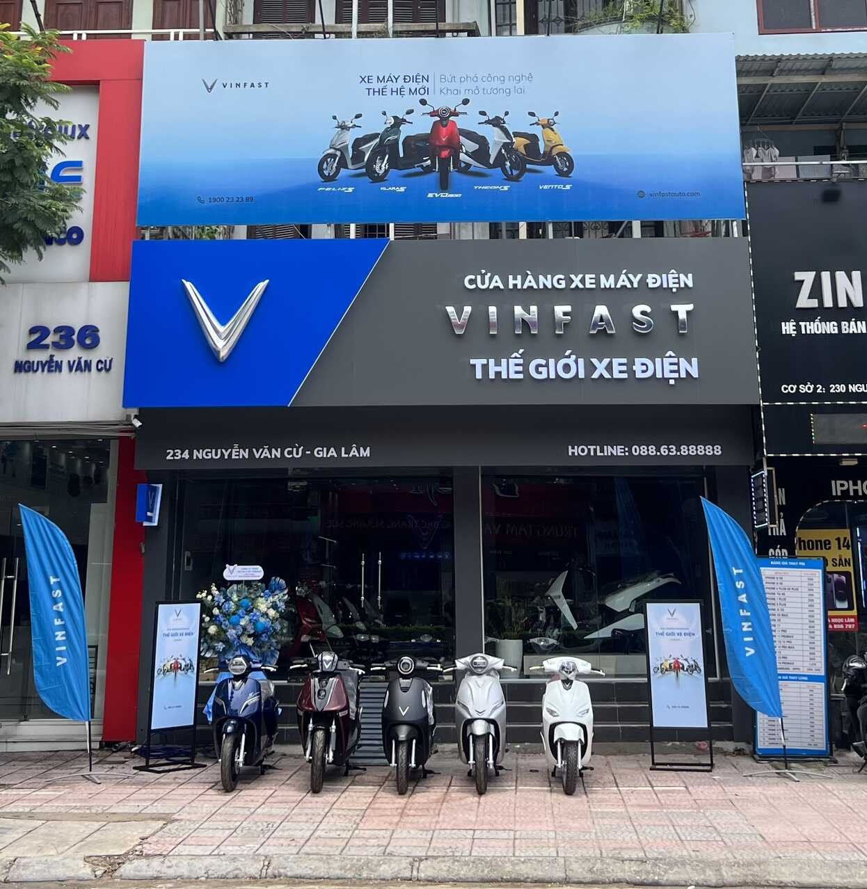 Xe máy điện VinFast đang được trưng bày với nhiều mẫu mã