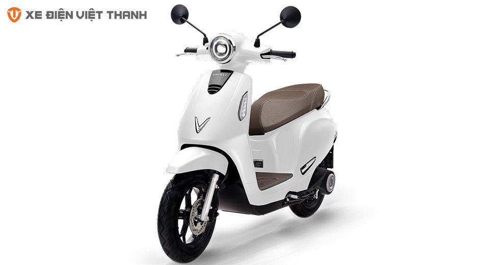 Xe máy điện VinFast Evo Neo màu trắng với thiết kế thanh lịch
