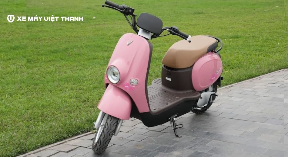 Xe máy điện VinFast Motio màu hồng nổi bật