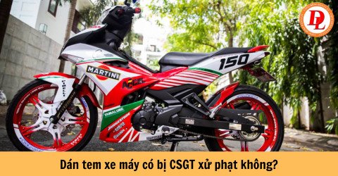 Xe máy được trang trí bằng decal đẹp mắt