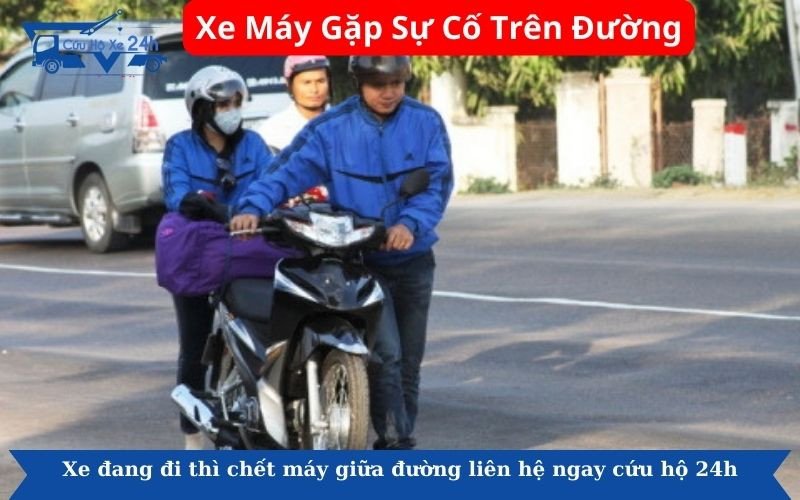 Xe máy gặp sự cố dừng lại trên đường Hà Nội