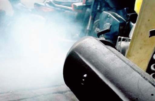 Xe máy ra khói trắng bất thường