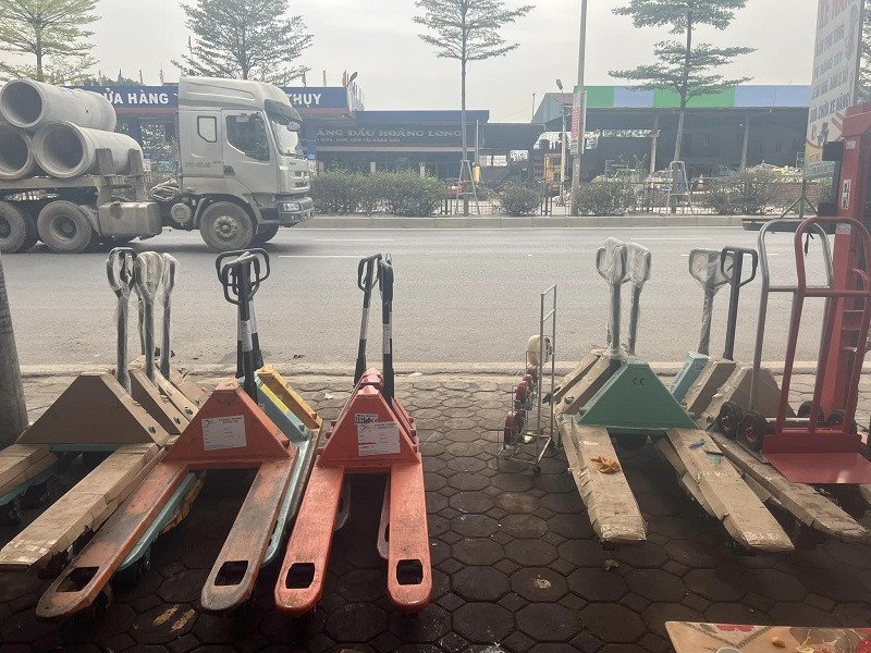 Xe nâng tay cũ của các thương hiệu nổi tiếng