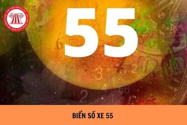 Xe ô tô với biển số màu trắng có ký hiệu 55