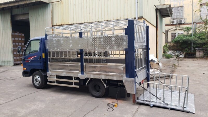 Xe tải 2 tấn Hyundai N250SL thùng chở gia súc