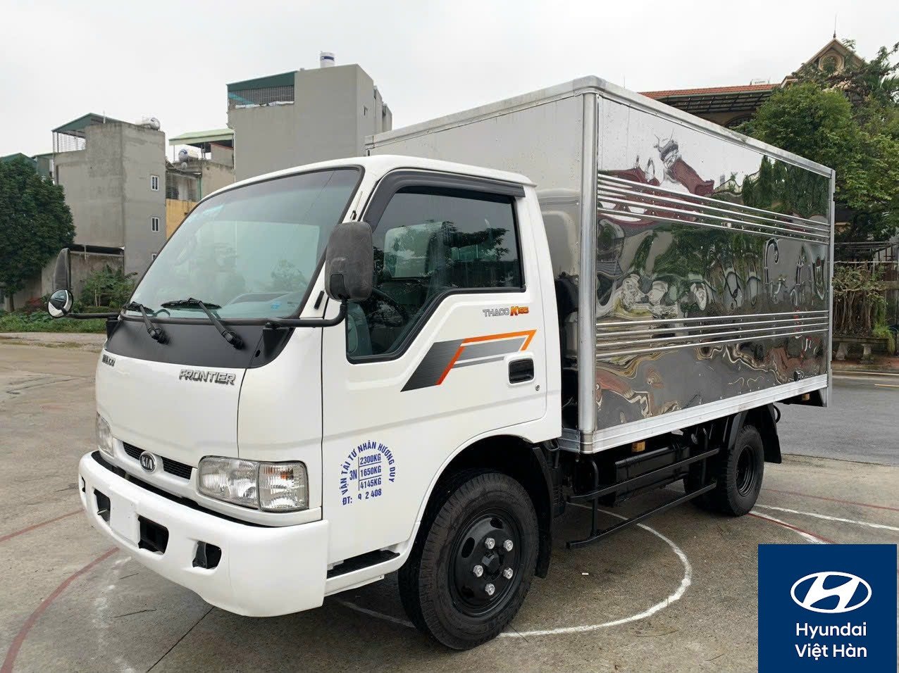 Xe tải Kia K165 đời cũ với thùng kín còn mới