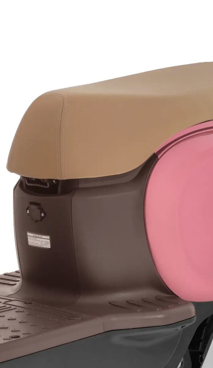 Yên xe bọc da dày dặn của xe máy