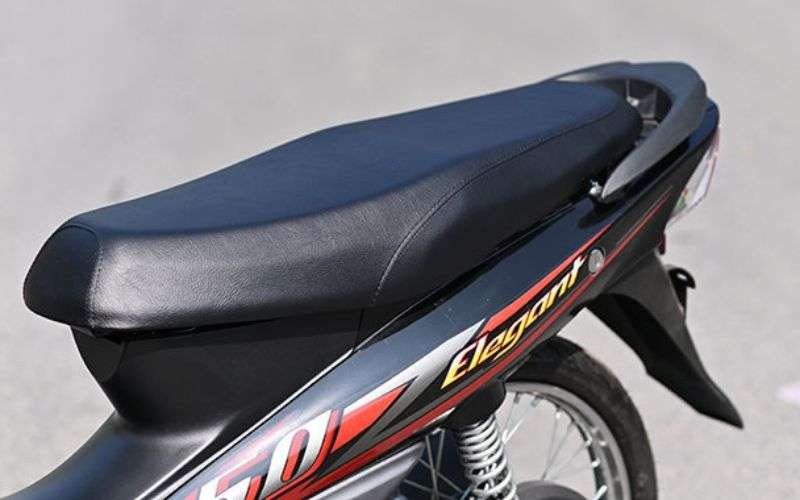 Yên xe Sym Elegant 50cc rộng rãi và thoải mái