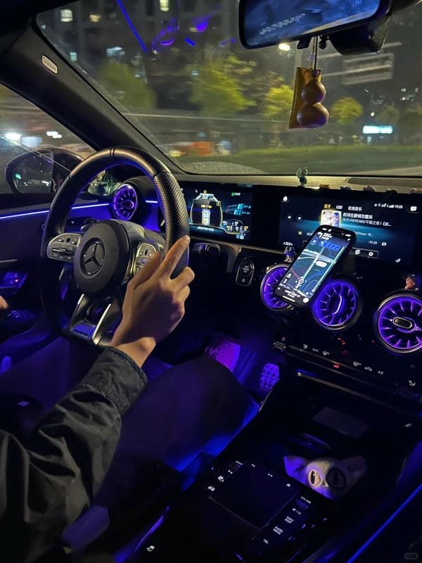 Hình Ảnh Ngồi Trên Xe Ô Tô Ban Đêm 14